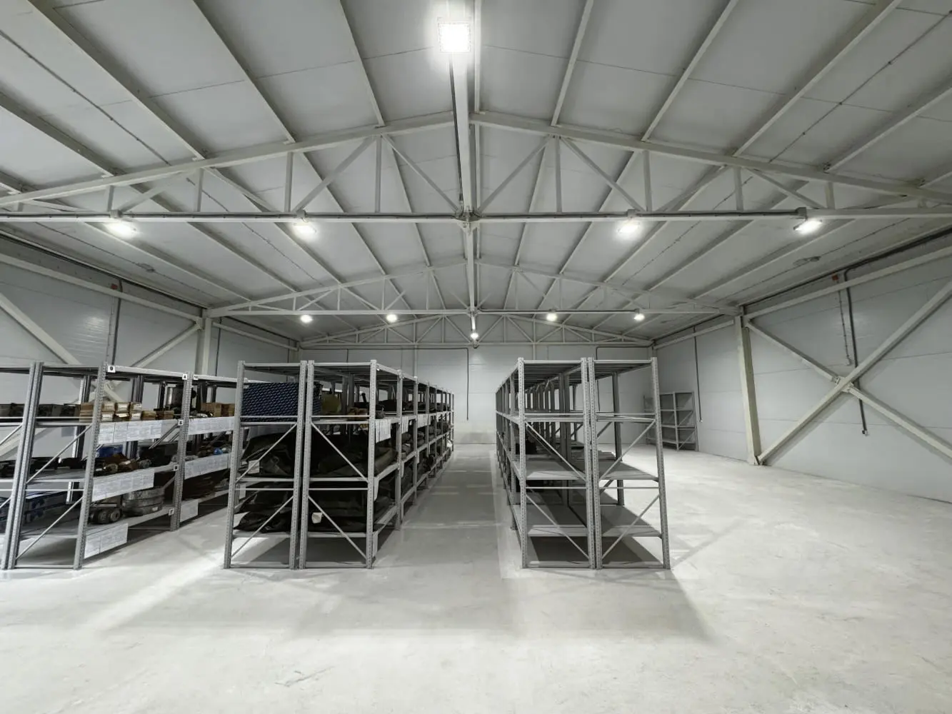 Steel-frame warehouse complexes
