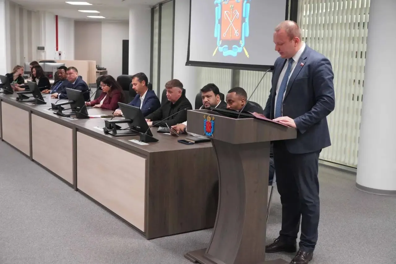A speech at the meeting of international delegations at the Nevskaya Ratusha