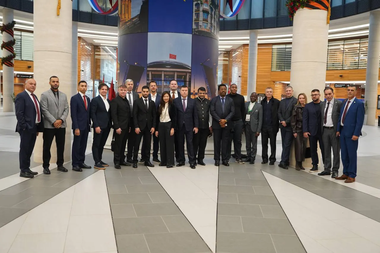 Group photo of the meeting participants at the Nevskaya Ratusha
